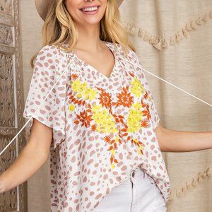 FLOWER EMBROIDERED CHEETAH PRINT TOP – Off White/Mauve